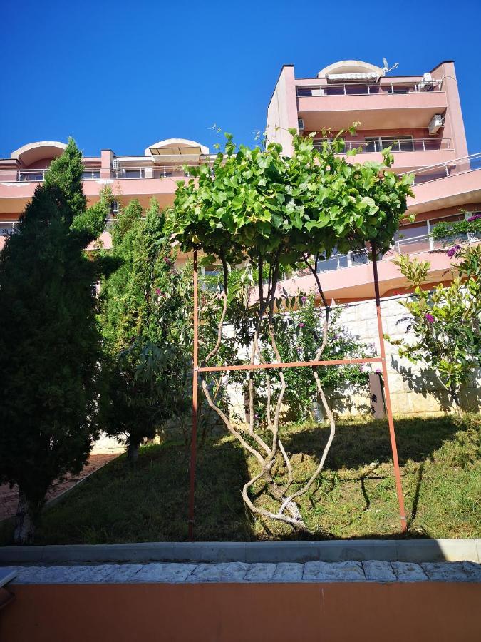 Apartamento Complex Karia III Kavarna Exterior foto